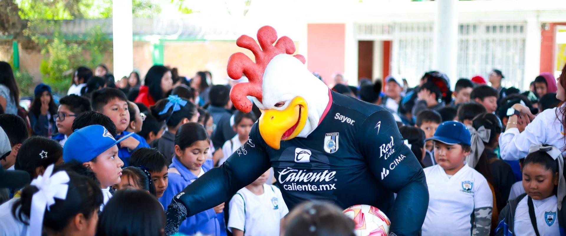KikiriKids fortalece el vínculo entre Gallos Blancos y la comunidad escolar