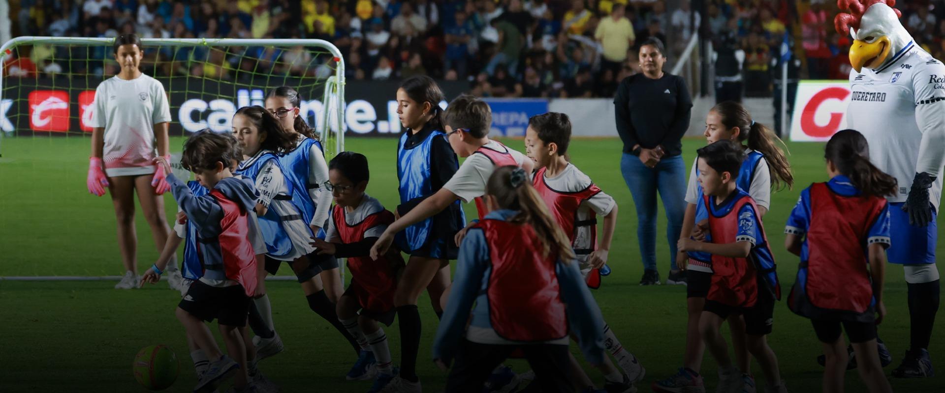 El descanso se vivió a ritmo de KikiriKids, con Sayer.