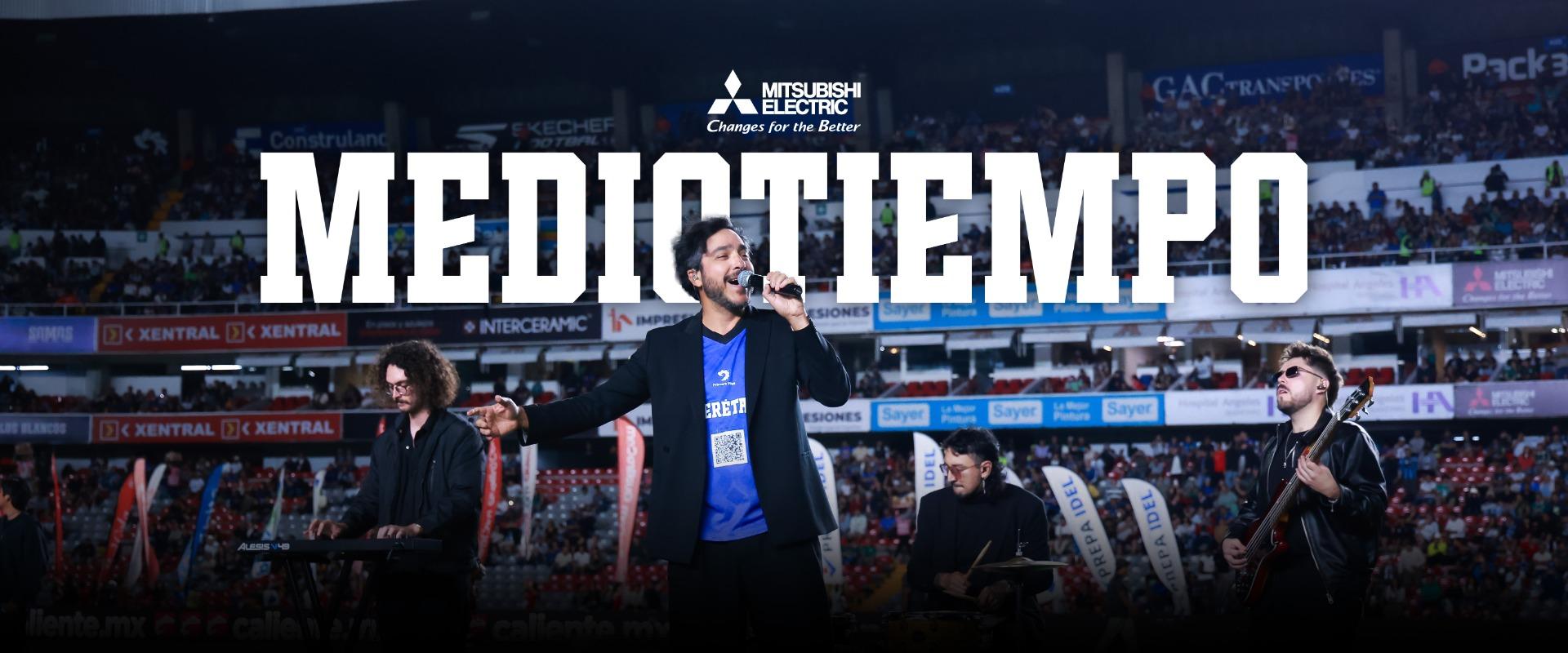 “¿Y todo para qué?” se escuchó por primera vez desde La Corregidora.
